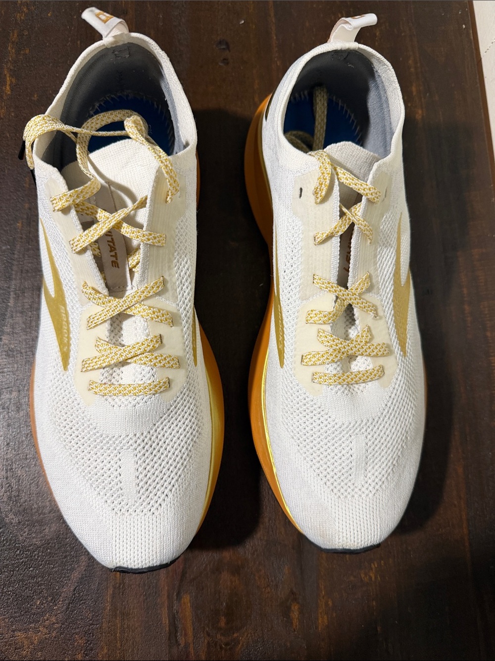 Brooks Levitate Women's Running Shoes - White & Gold Metallic - Picture 5 of 7